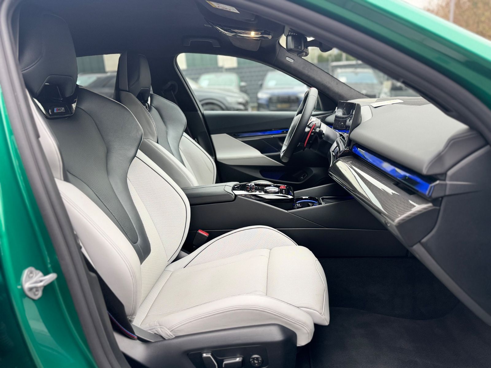 Fahrzeugabbildung BMW M5 LIM*CARBON*ACC*B&W*ON STOCK!*727PS*TRAUM*