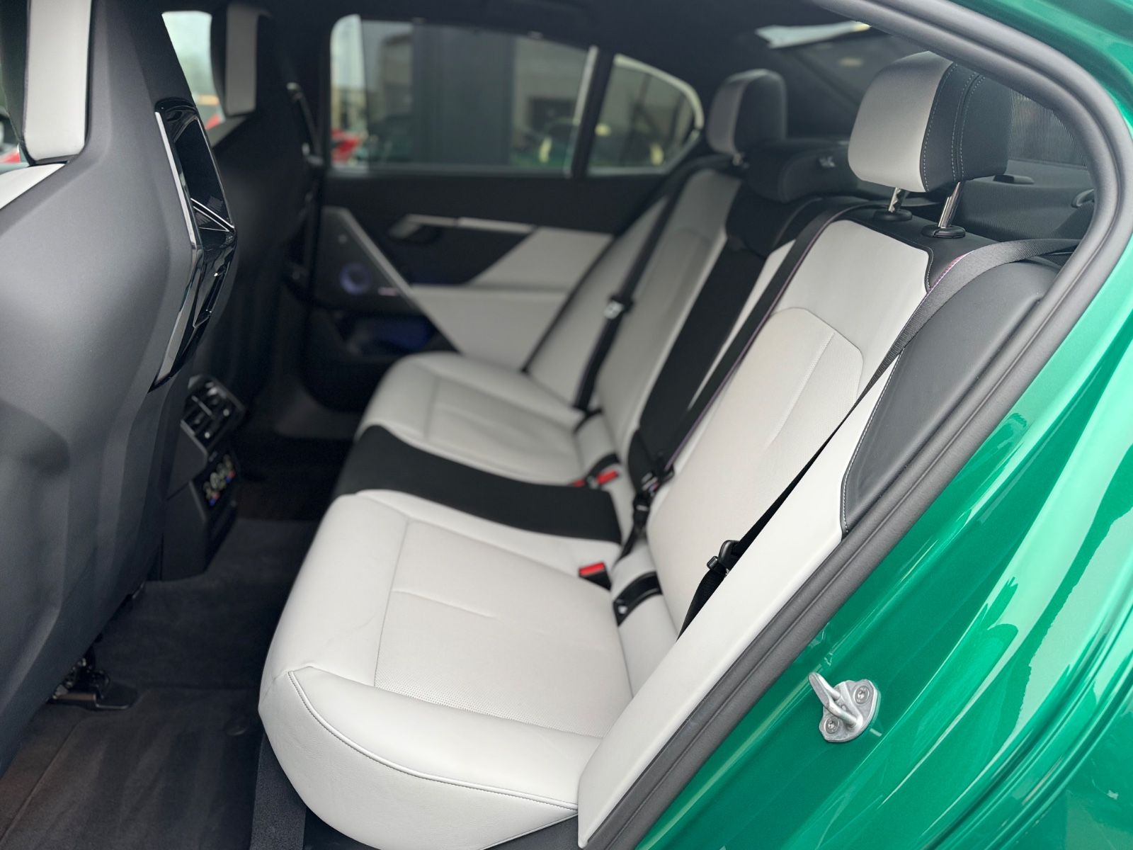 Fahrzeugabbildung BMW M5 LIM*CARBON*ACC*B&W*ON STOCK!*727PS*TRAUM*