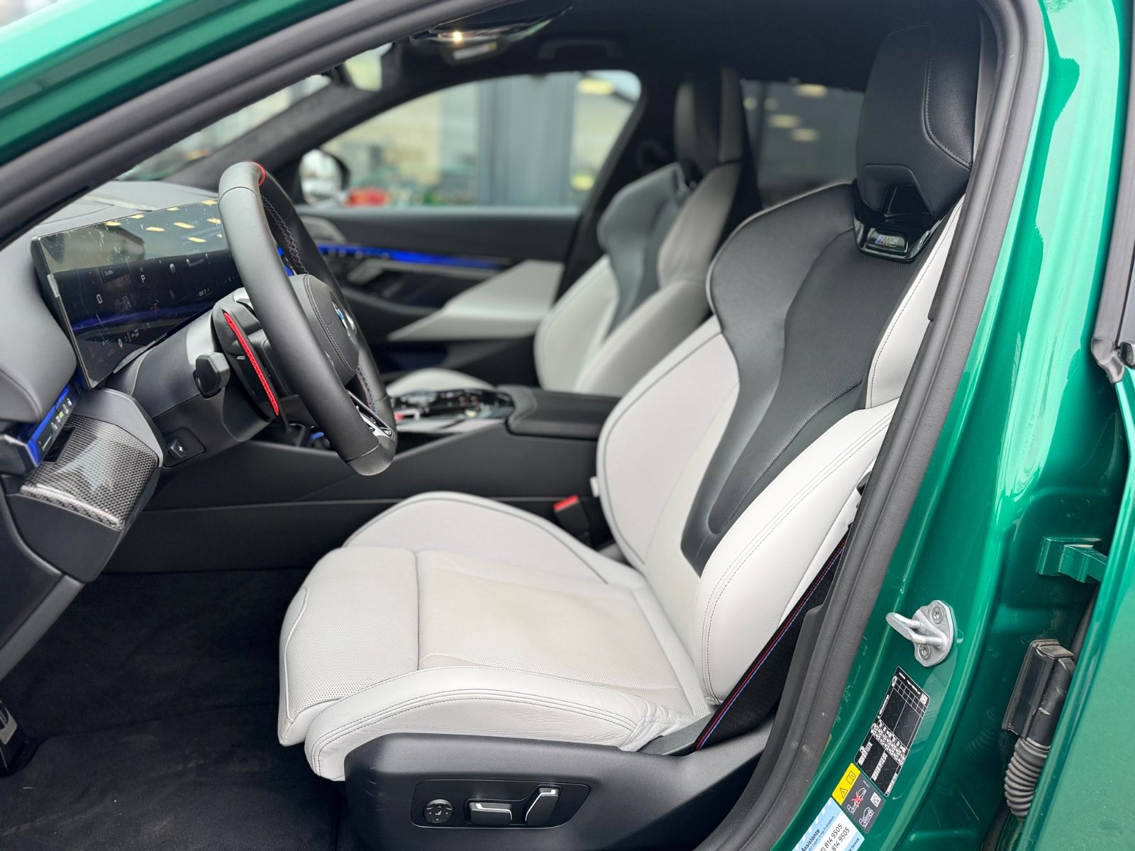 Fahrzeugabbildung BMW M5 LIM*CARBON*ACC*B&W*ON STOCK!*727PS*TRAUM*