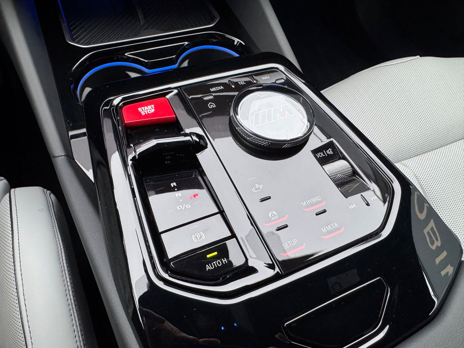 Fahrzeugabbildung BMW M5 LIM*CARBON*ACC*B&W*ON STOCK!*727PS*TRAUM*