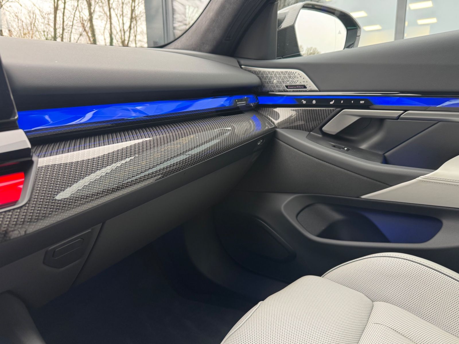 Fahrzeugabbildung BMW M5 LIM*CARBON*ACC*B&W*ON STOCK!*727PS*TRAUM*