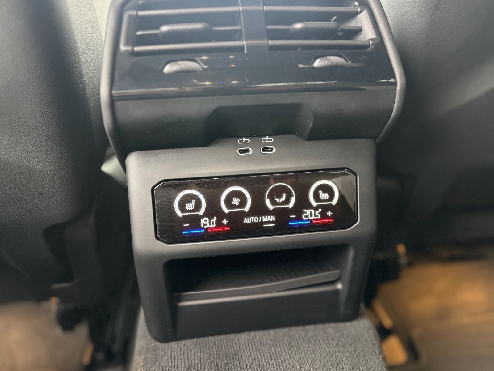 Fahrzeugabbildung BMW M5 LIM*CARBON*ACC*B&W*ON STOCK!*727PS*TRAUM*