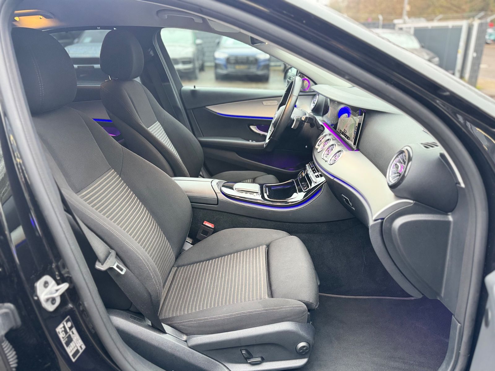 Fahrzeugabbildung Mercedes-Benz E300de*FACELIFT*LED-MULTIBEAM*MB-GARANTIE*