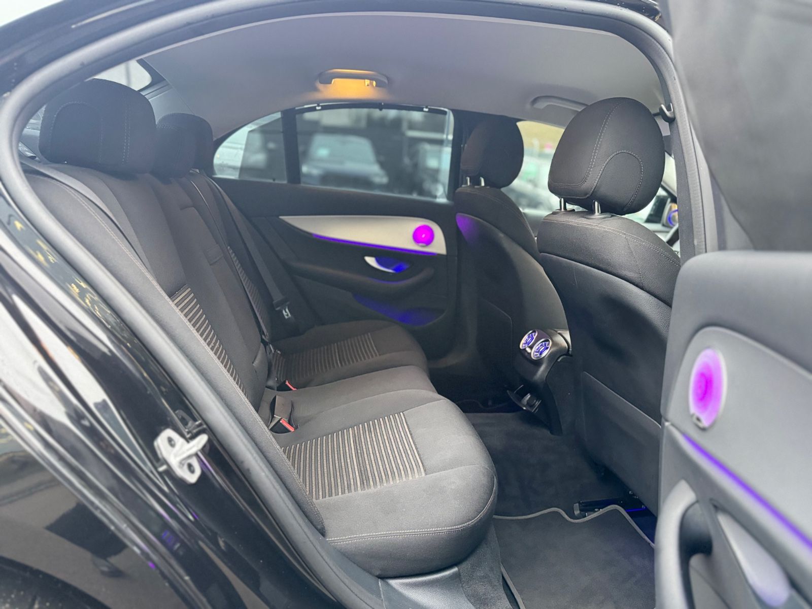 Fahrzeugabbildung Mercedes-Benz E300de*FACELIFT*LED-MULTIBEAM*MB-GARANTIE*