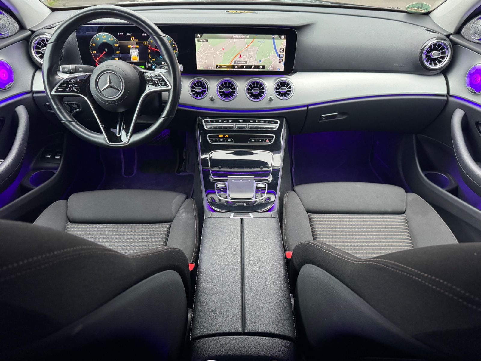 Fahrzeugabbildung Mercedes-Benz E300de*FACELIFT*LED-MULTIBEAM*MB-GARANTIE*