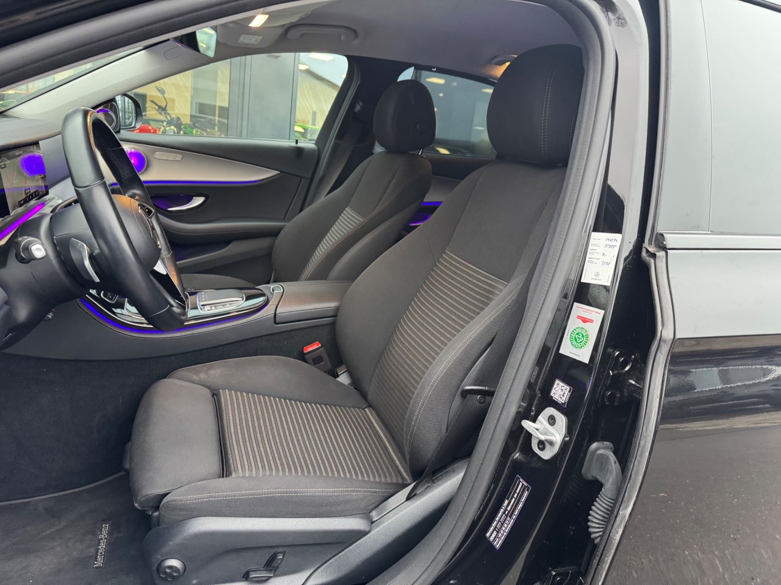 Fahrzeugabbildung Mercedes-Benz E300de*FACELIFT*LED-MULTIBEAM*MB-GARANTIE*