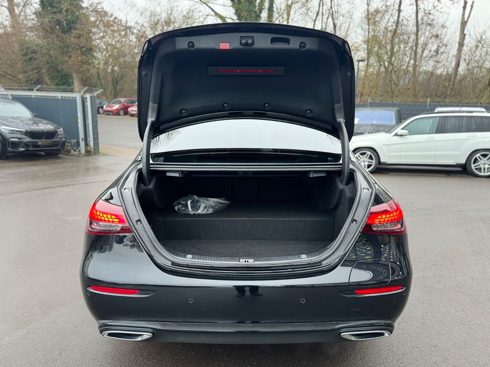 Fahrzeugabbildung Mercedes-Benz E300de*FACELIFT*LED-MULTIBEAM*MB-GARANTIE*