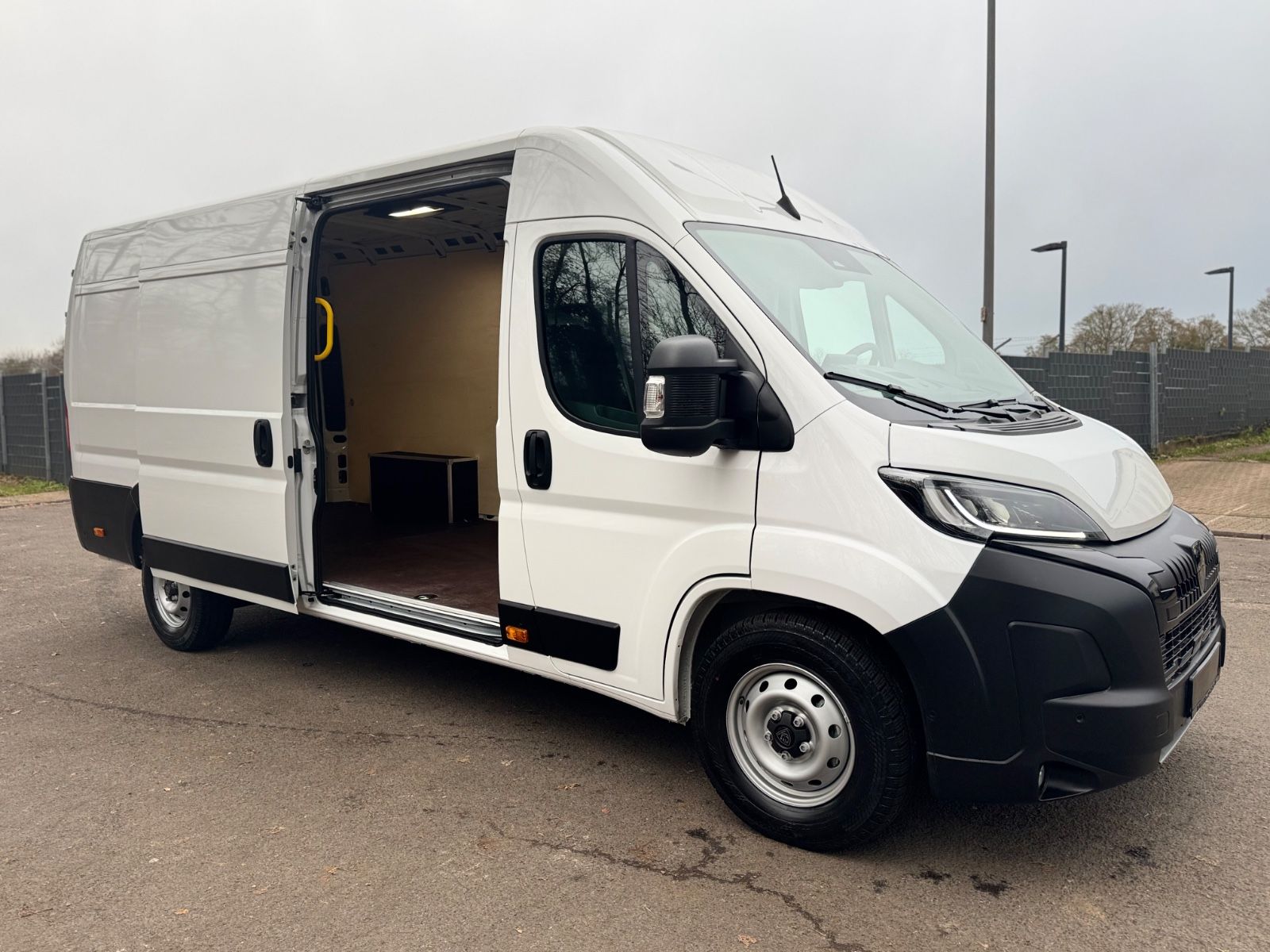 Fahrzeugabbildung Peugeot BOXER KASTEN L4H2 HEAVY BLUE HDi 180*LED*NAVI*