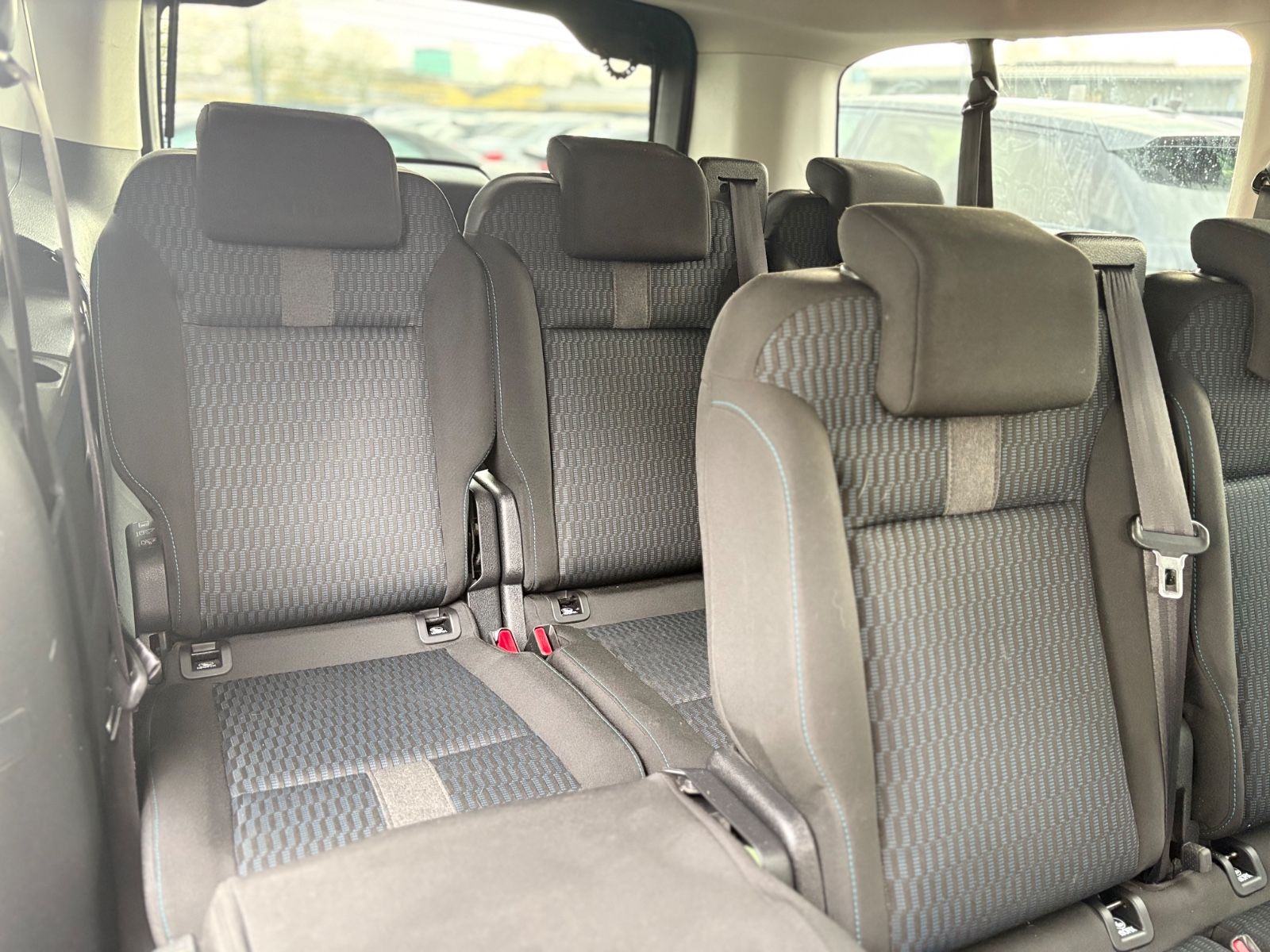 Fahrzeugabbildung Peugeot TRAVELLER HDI L2*8 SITZER*2.HD*KREIDE*2XSCHIEBE*