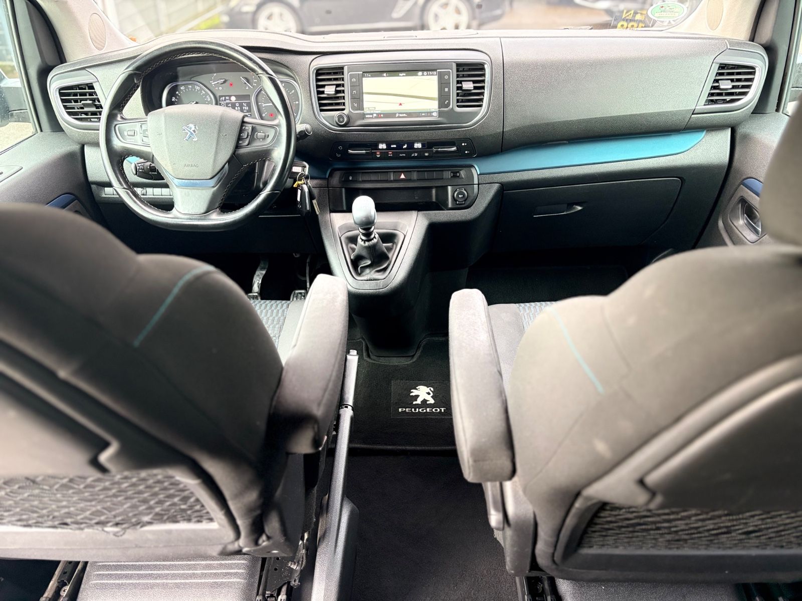 Fahrzeugabbildung Peugeot TRAVELLER HDI L2*8 SITZER*2.HD*KREIDE*2XSCHIEBE*