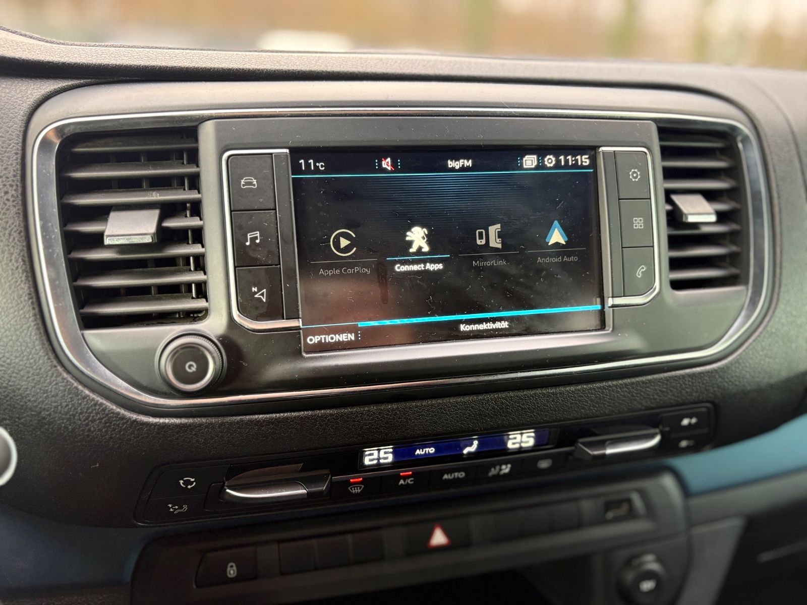 Fahrzeugabbildung Peugeot TRAVELLER HDI L2*8 SITZER*2.HD*KREIDE*2XSCHIEBE*