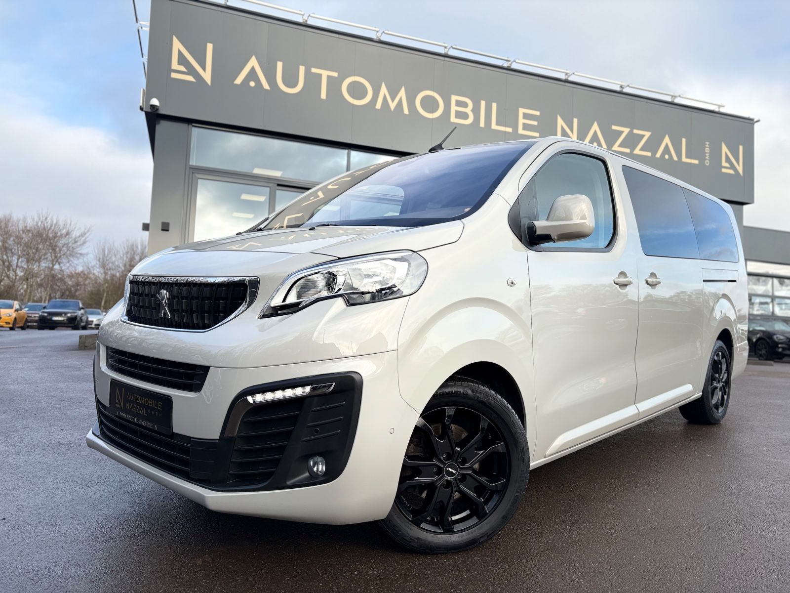 Fahrzeugabbildung Peugeot TRAVELLER HDI L2*8 SITZER*2.HD*KREIDE*2XSCHIEBE*