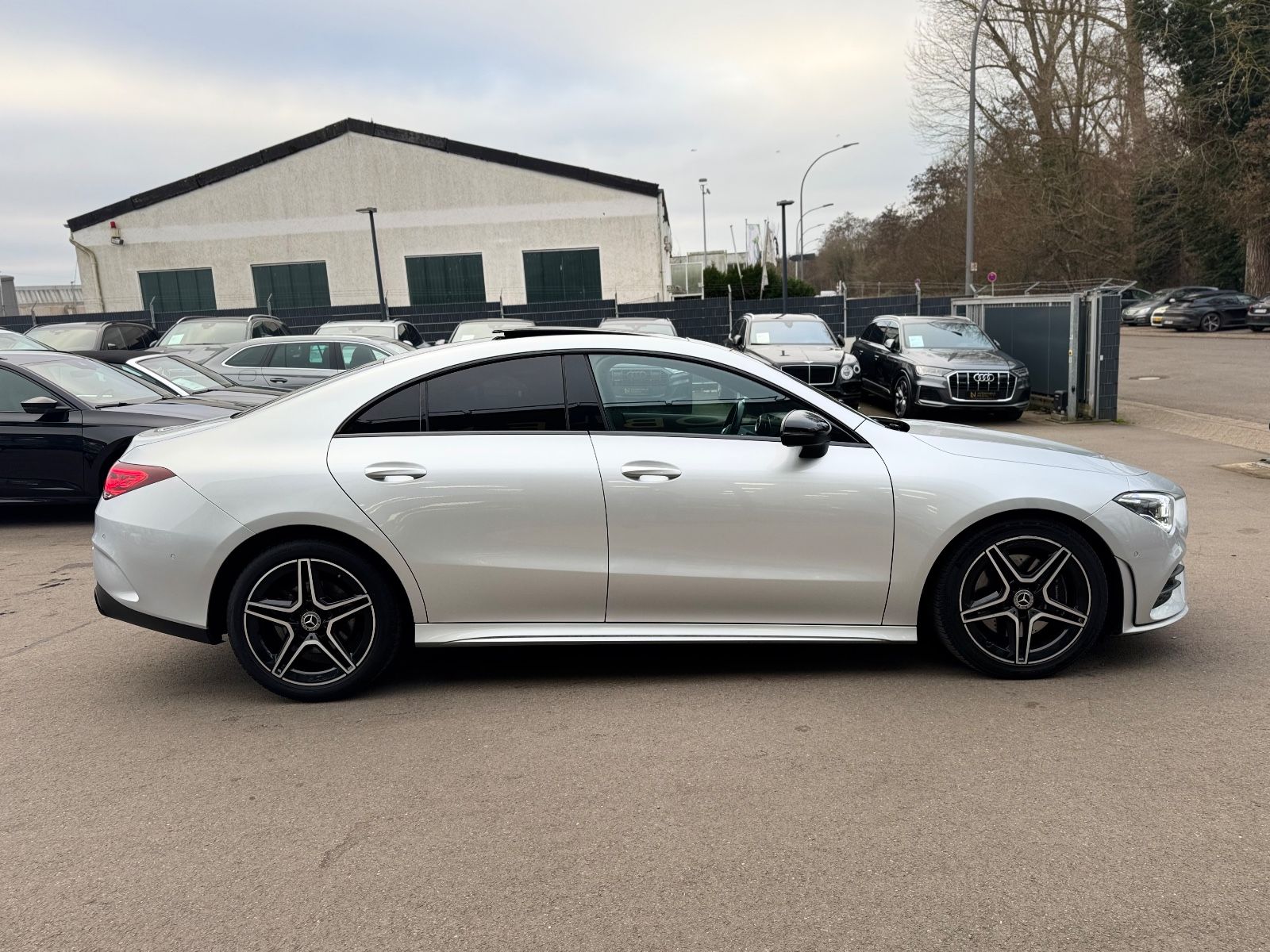 Fahrzeugabbildung Mercedes-Benz CLA 200 LIM*AUT.*NIGHT*AMG-LINE*PANO*1.HD*TOP*