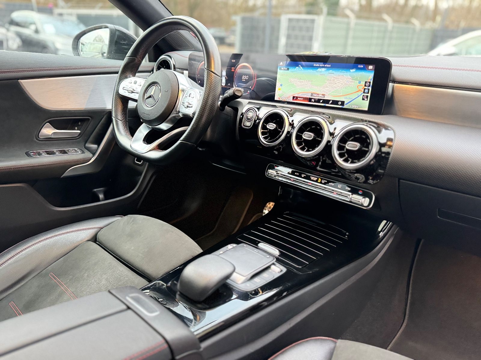 Fahrzeugabbildung Mercedes-Benz CLA 200 LIM*AUT.*NIGHT*AMG-LINE*PANO*1.HD*TOP*