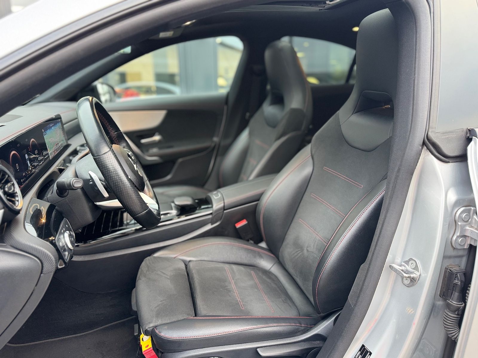 Fahrzeugabbildung Mercedes-Benz CLA 200 LIM*AUT.*NIGHT*AMG-LINE*PANO*1.HD*TOP*