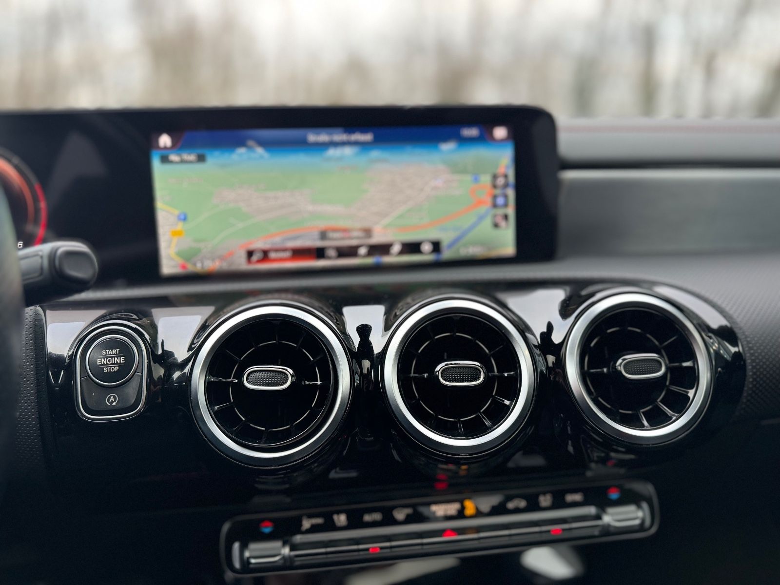 Fahrzeugabbildung Mercedes-Benz CLA 200 LIM*AUT.*NIGHT*AMG-LINE*PANO*1.HD*TOP*