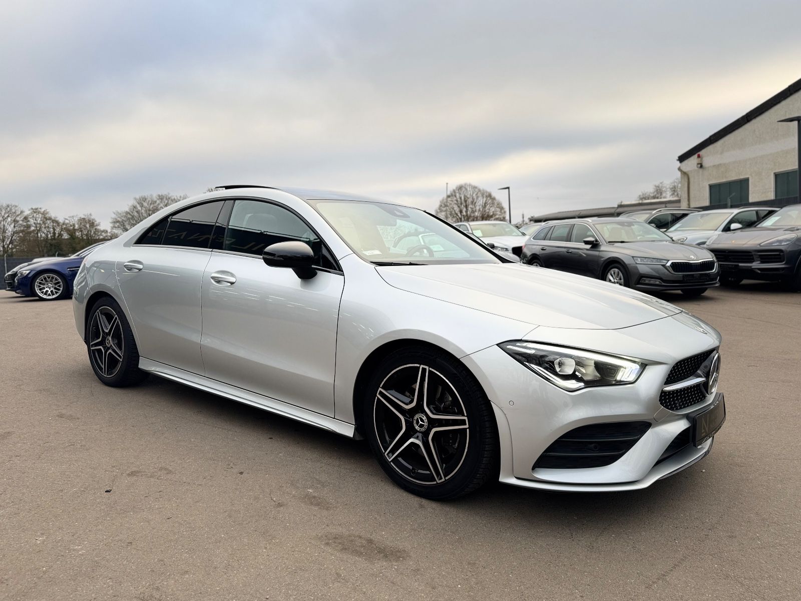 Fahrzeugabbildung Mercedes-Benz CLA 200 LIM*AUT.*NIGHT*AMG-LINE*PANO*1.HD*TOP*