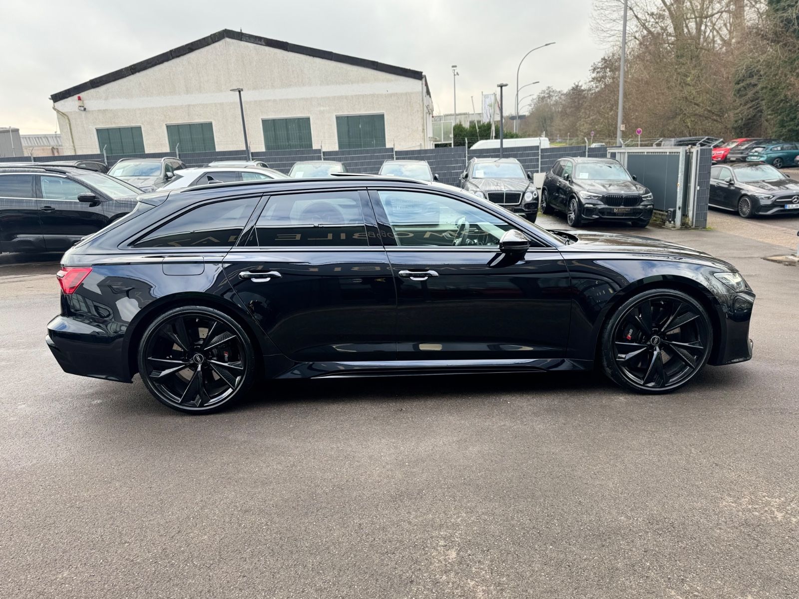 Fahrzeugabbildung Audi RS6 AVANT QUATTRO PERFORMANCE*22.Z*CARBON*AHK*