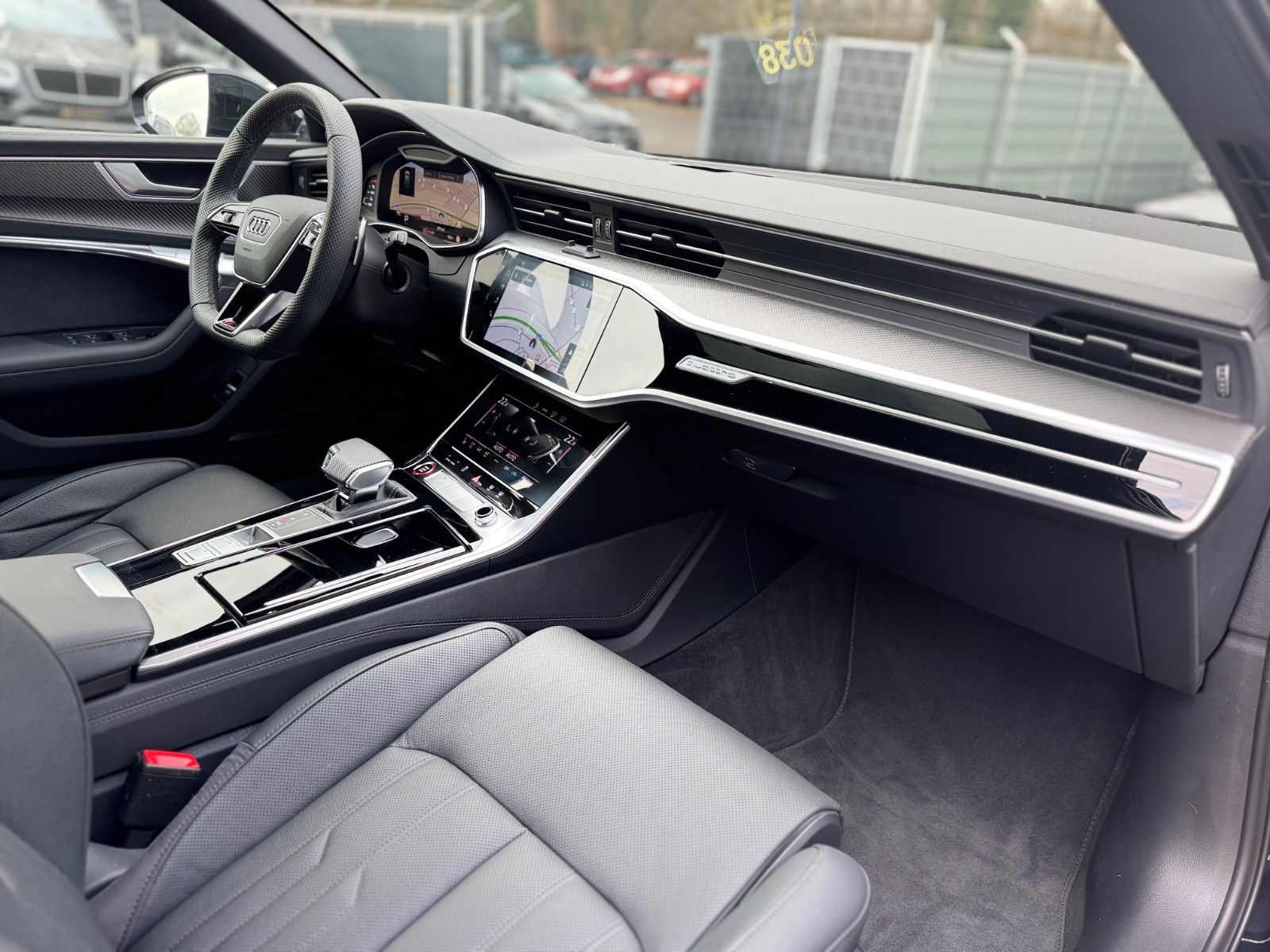 Fahrzeugabbildung Audi RS6 AVANT QUATTRO PERFORMANCE*22.Z*CARBON*AHK*