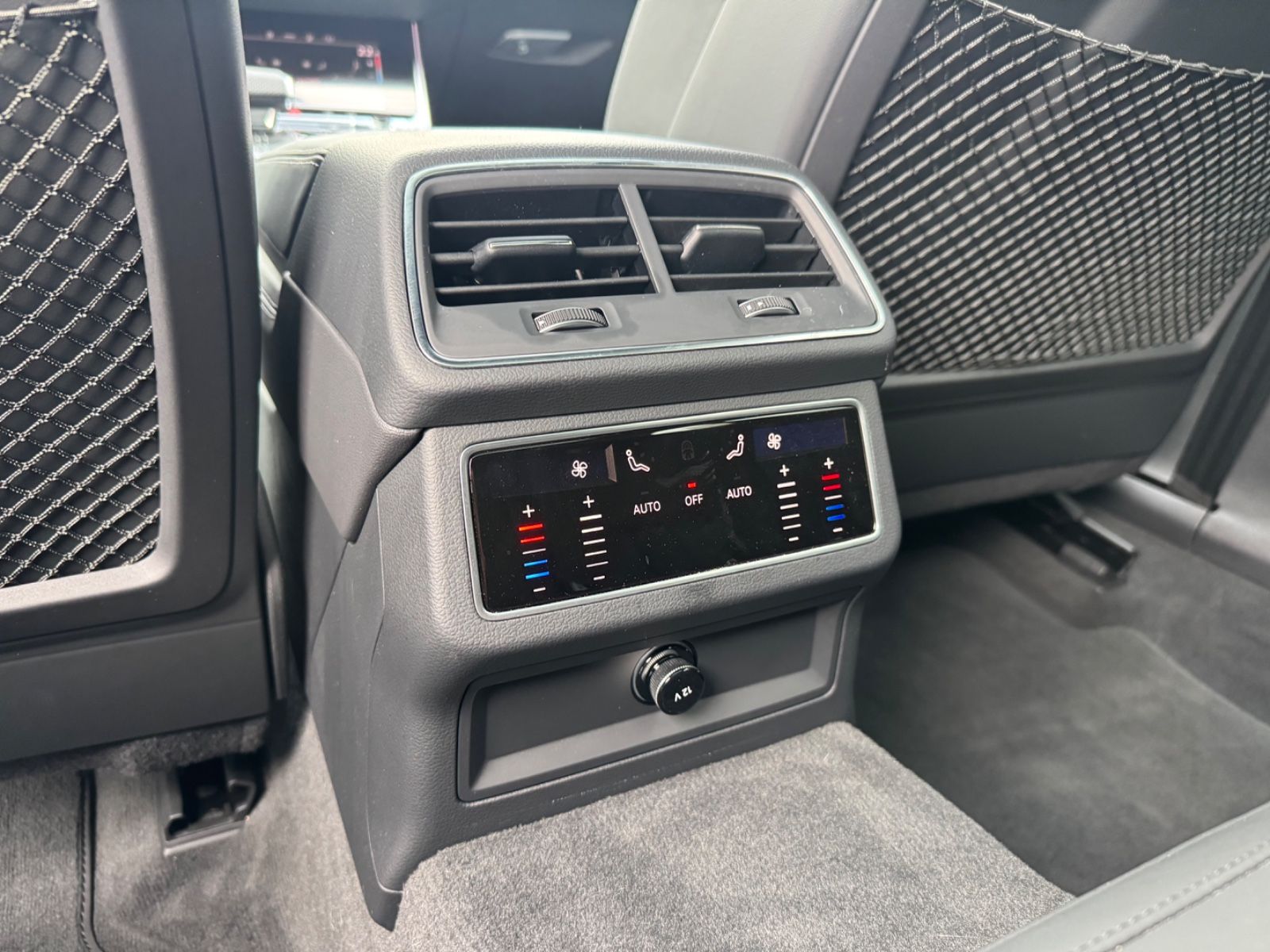 Fahrzeugabbildung Audi RS6 AVANT QUATTRO PERFORMANCE*22.Z*CARBON*AHK*