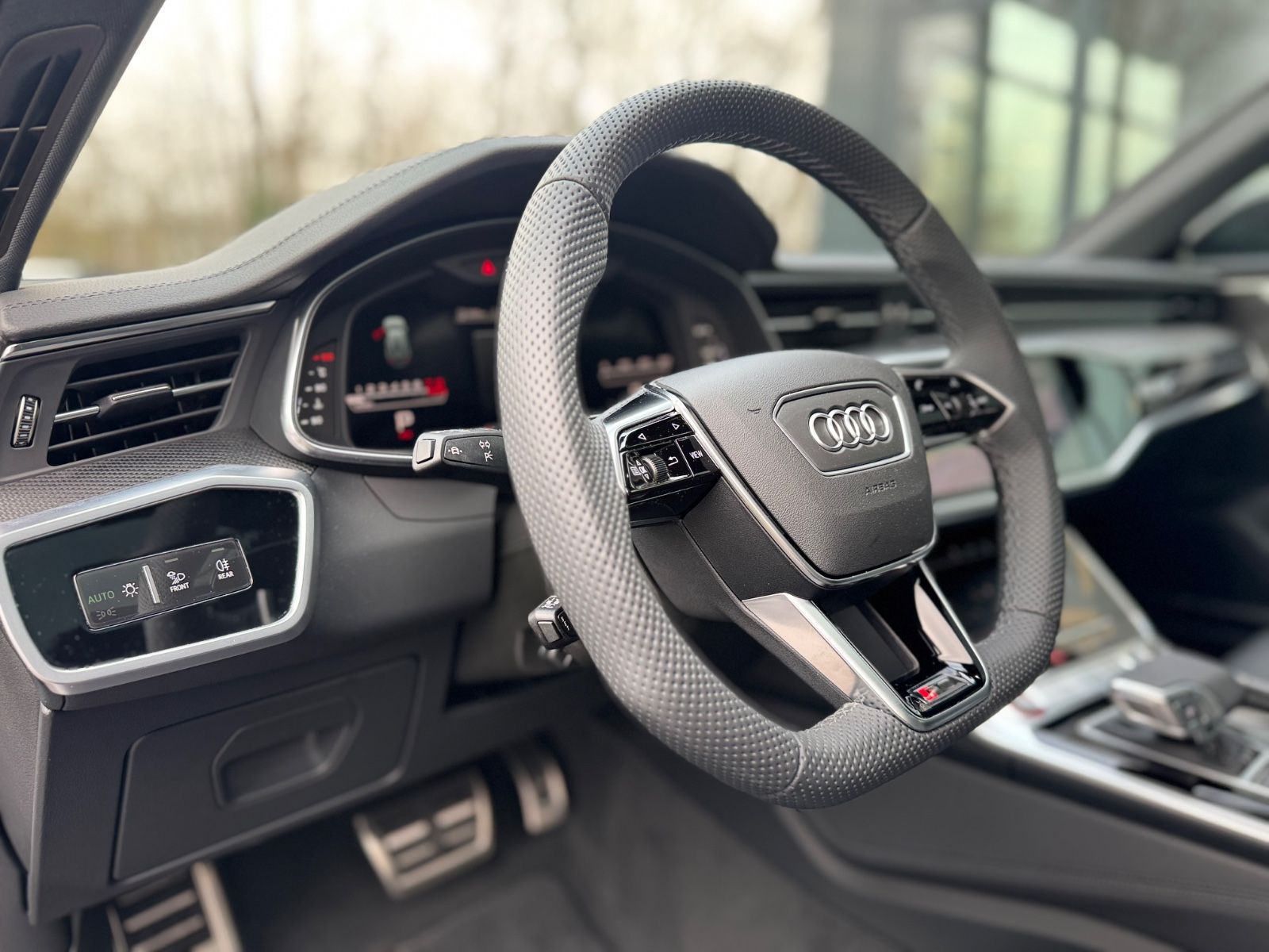 Fahrzeugabbildung Audi RS6 AVANT QUATTRO PERFORMANCE*22.Z*CARBON*AHK*