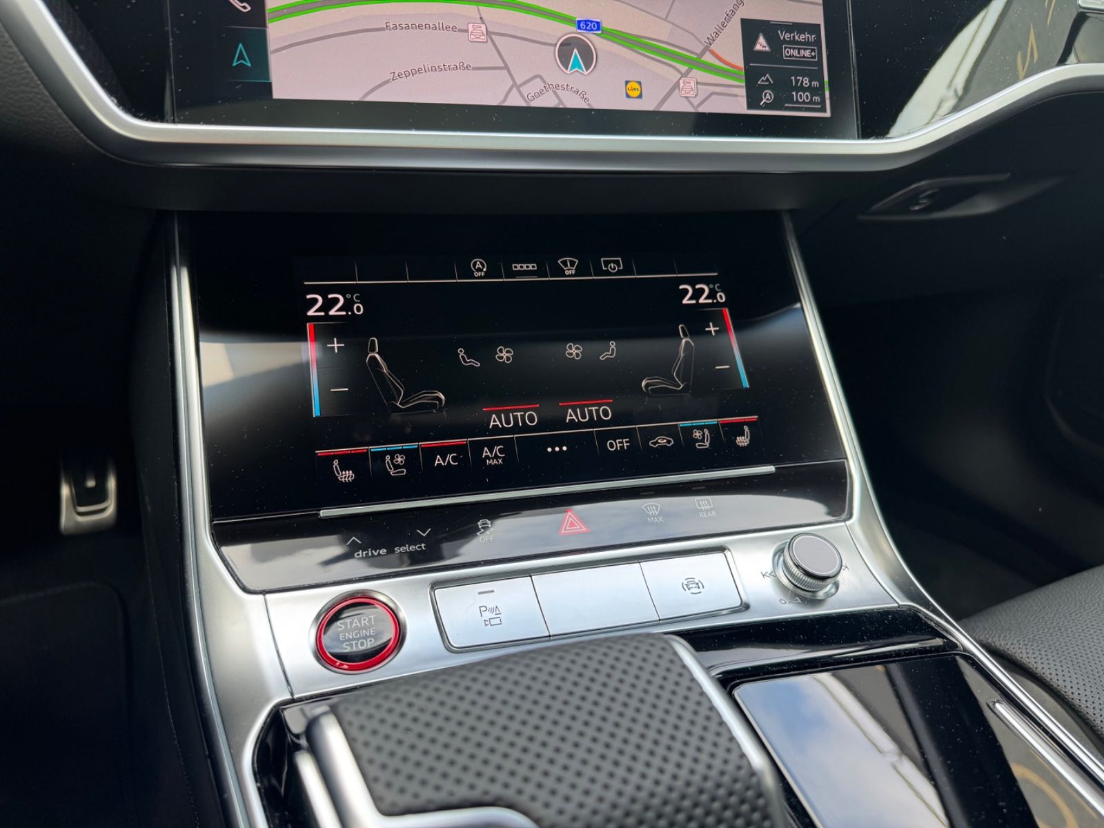 Fahrzeugabbildung Audi RS6 AVANT QUATTRO PERFORMANCE*22.Z*CARBON*AHK*