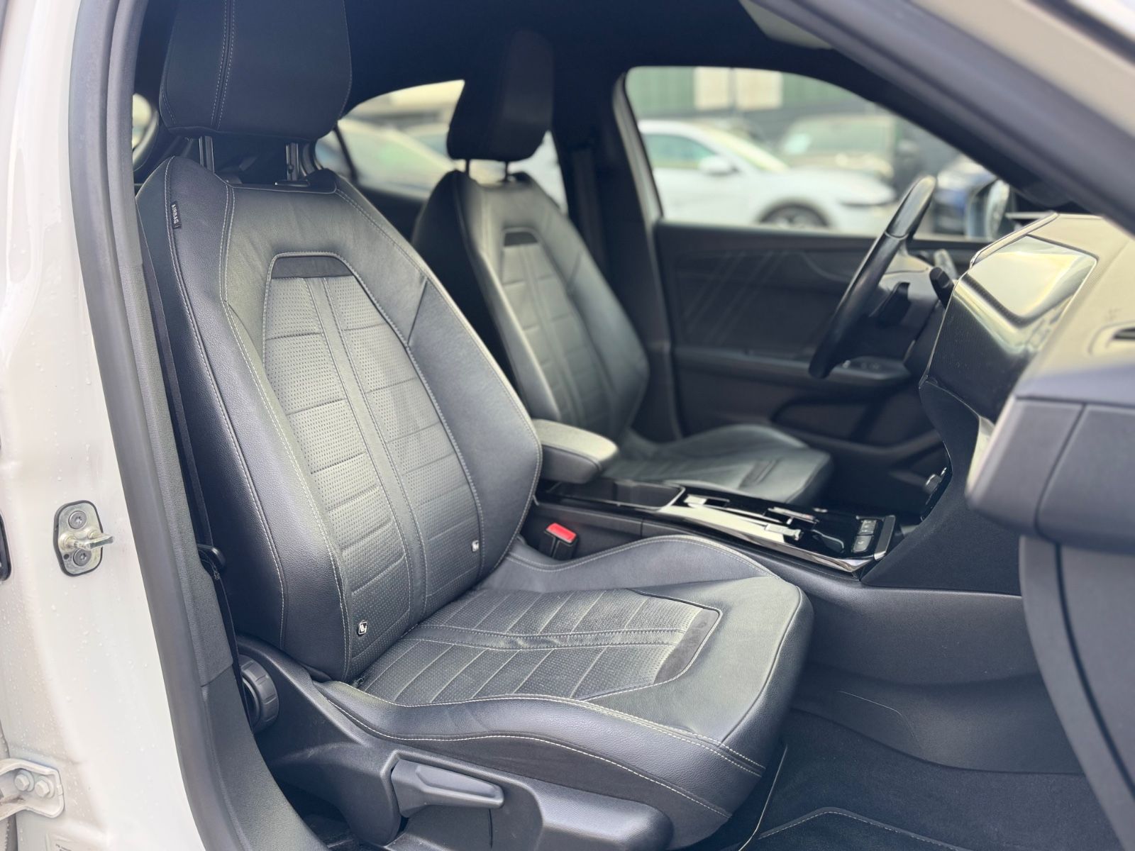 Fahrzeugabbildung Opel MOKKA ULTIMATE*AUT.*LEDER*LED*NAVI*KAMERA*DAB+