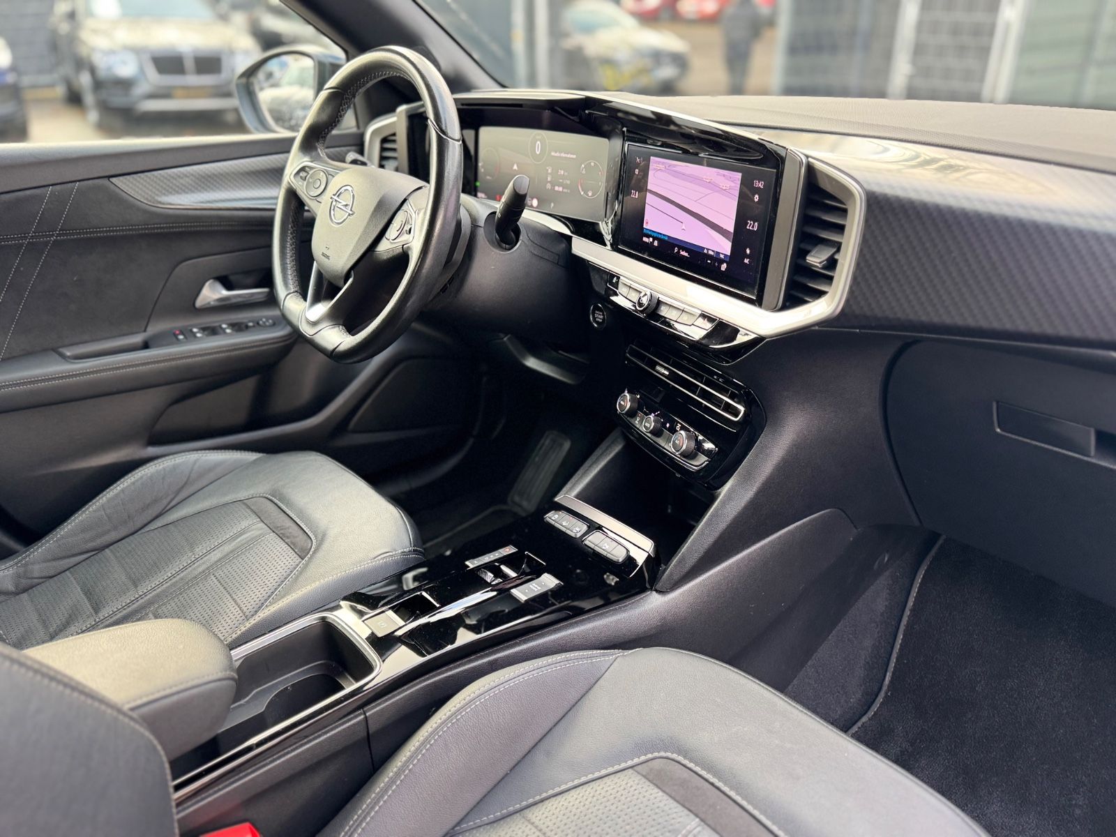 Fahrzeugabbildung Opel MOKKA ULTIMATE*AUT.*LEDER*LED*NAVI*KAMERA*DAB+