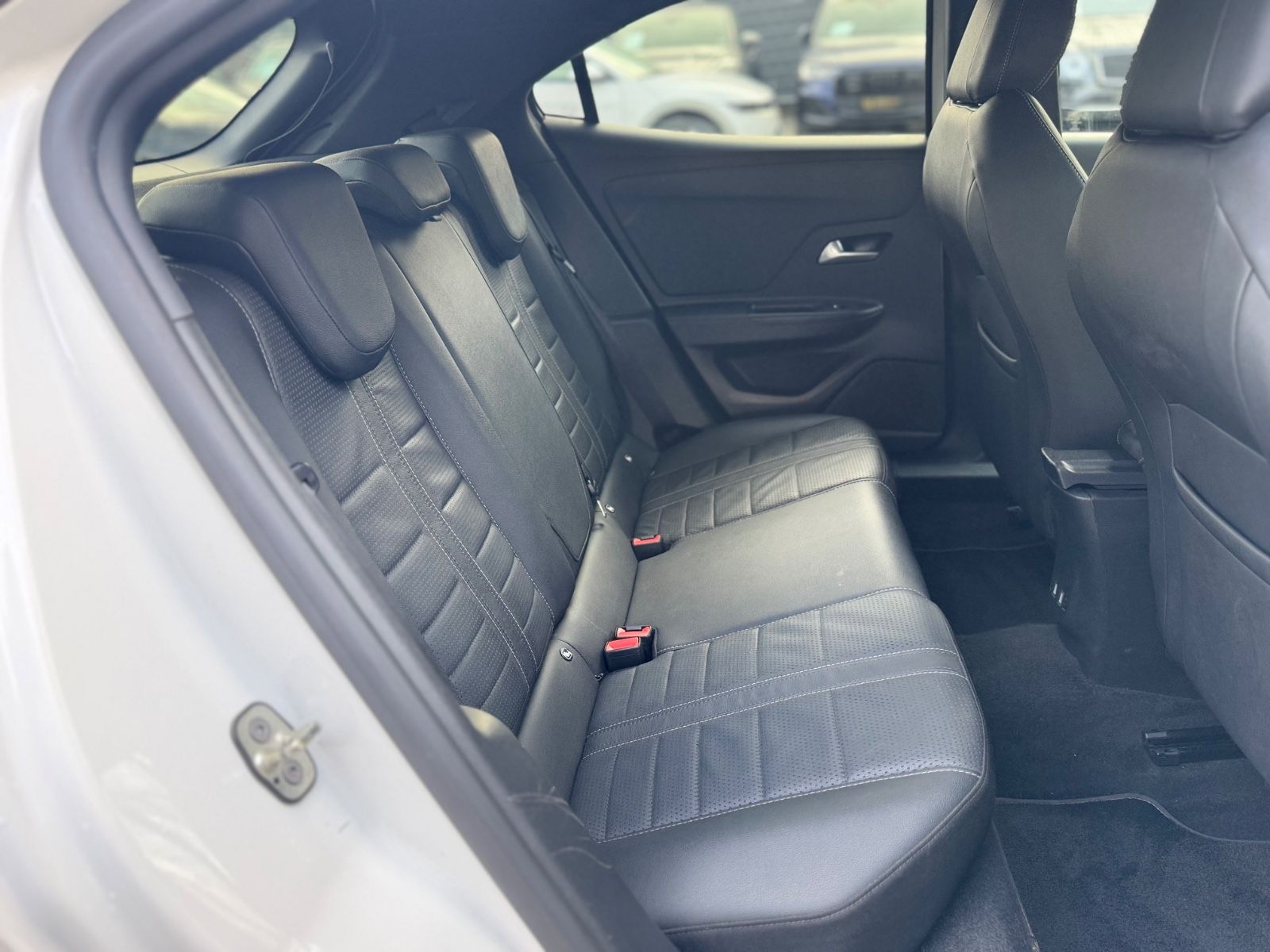 Fahrzeugabbildung Opel MOKKA ULTIMATE*AUT.*LEDER*LED*NAVI*KAMERA*DAB+