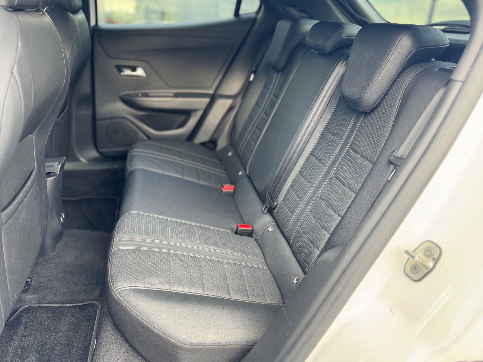 Fahrzeugabbildung Opel MOKKA ULTIMATE*AUT.*LEDER*LED*NAVI*KAMERA*DAB+