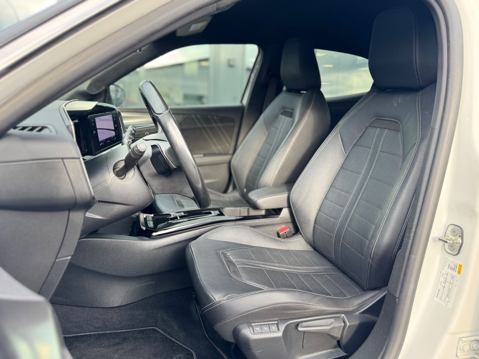 Fahrzeugabbildung Opel MOKKA ULTIMATE*AUT.*LEDER*LED*NAVI*KAMERA*DAB+