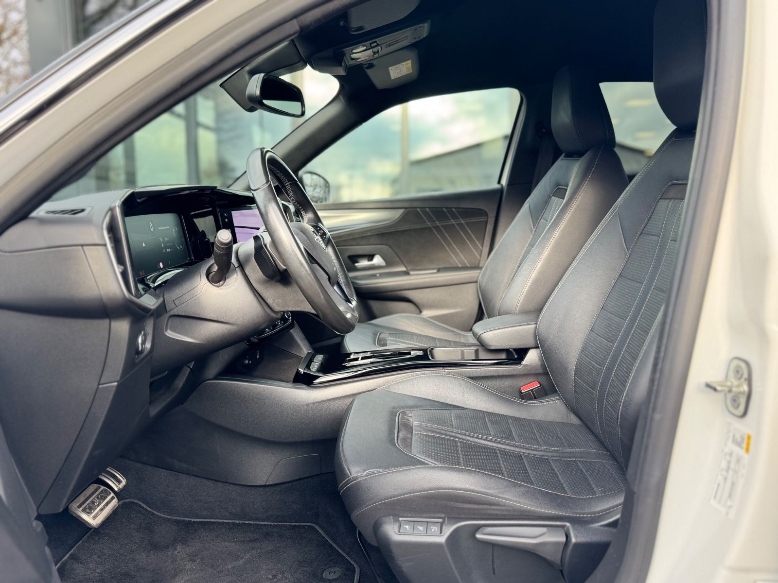 Fahrzeugabbildung Opel MOKKA ULTIMATE*AUT.*LEDER*LED*NAVI*KAMERA*DAB+