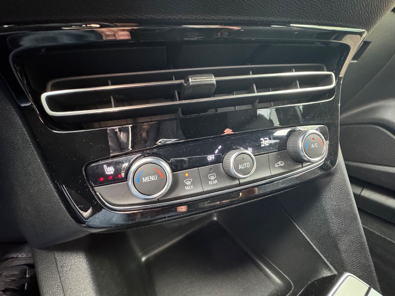 Fahrzeugabbildung Opel MOKKA ULTIMATE*AUT.*LEDER*LED*NAVI*KAMERA*DAB+