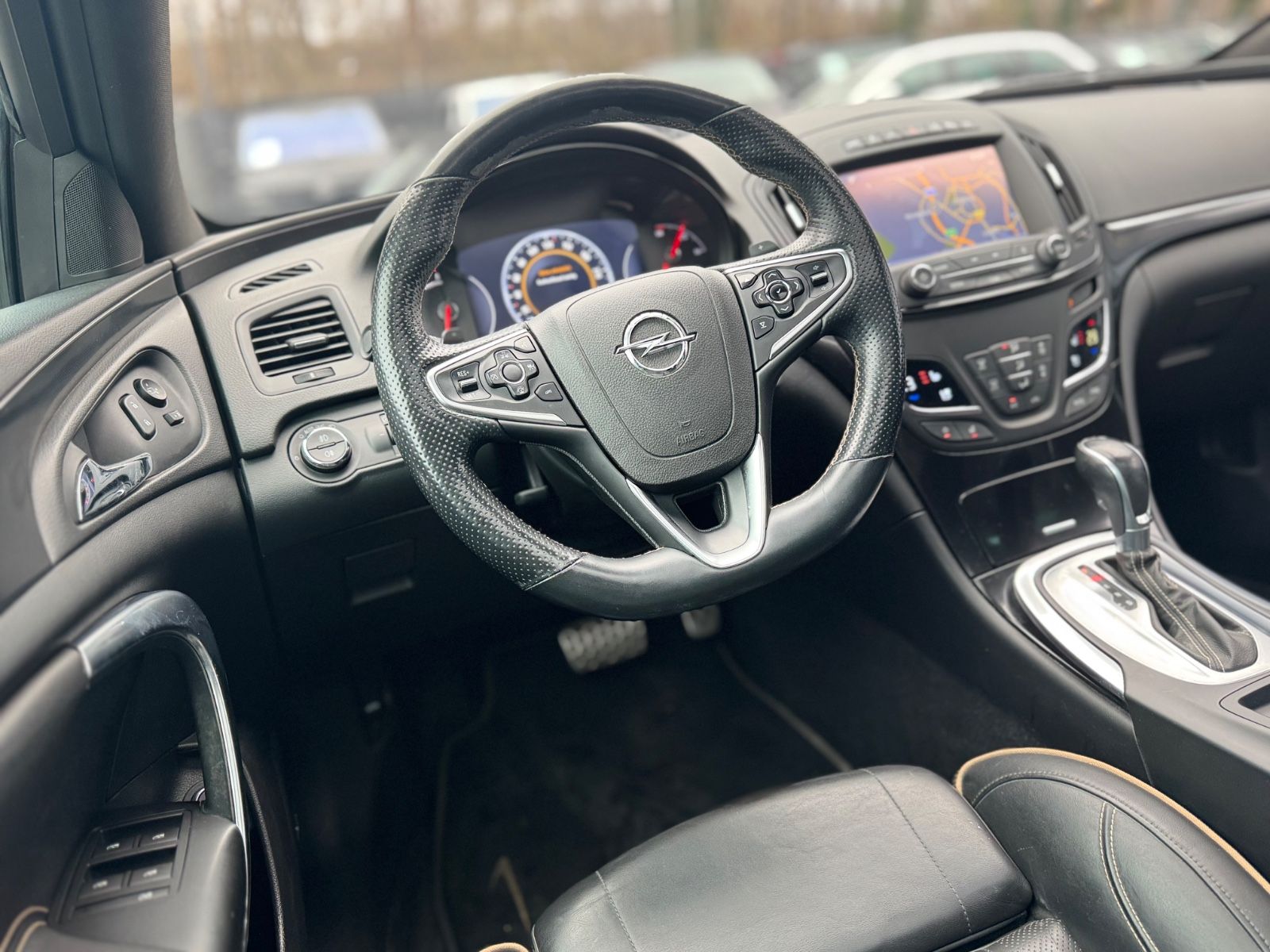 Fahrzeugabbildung Opel INSIGNIA A COUNTRY T 4x4*LEDER*NAVI*R-KAMERA*