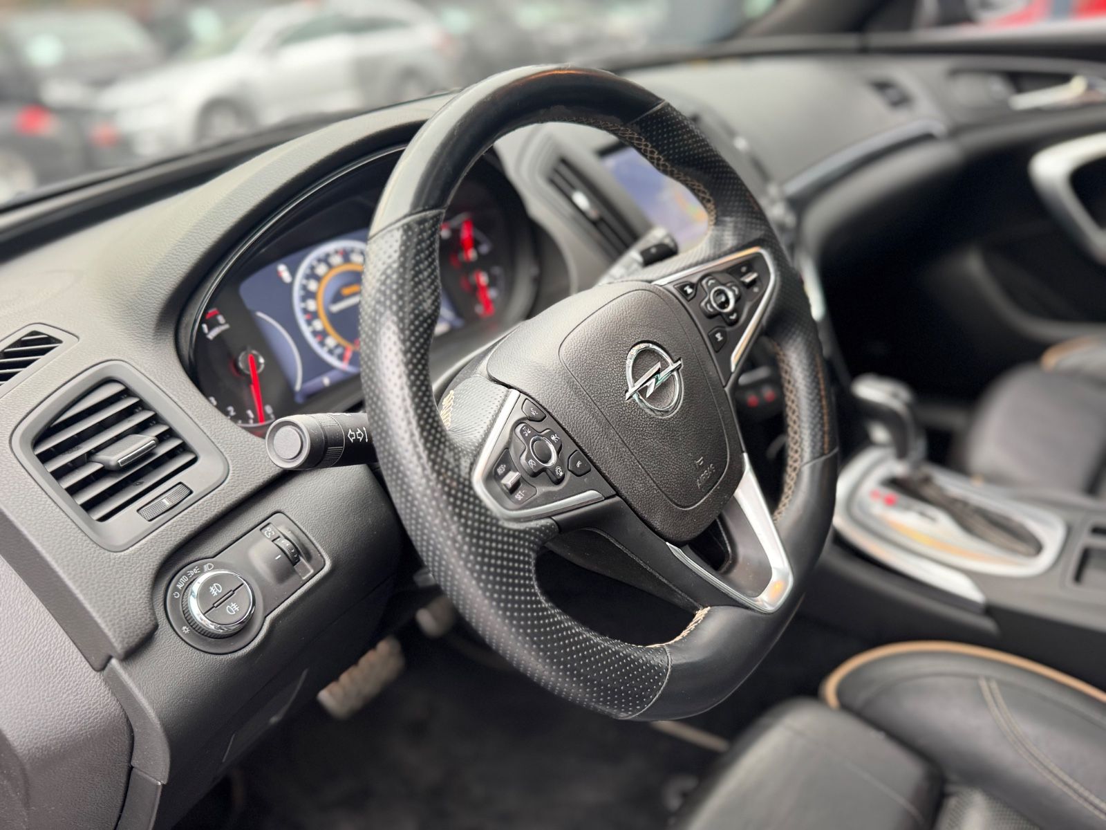 Fahrzeugabbildung Opel INSIGNIA A COUNTRY T 4x4*LEDER*NAVI*R-KAMERA*