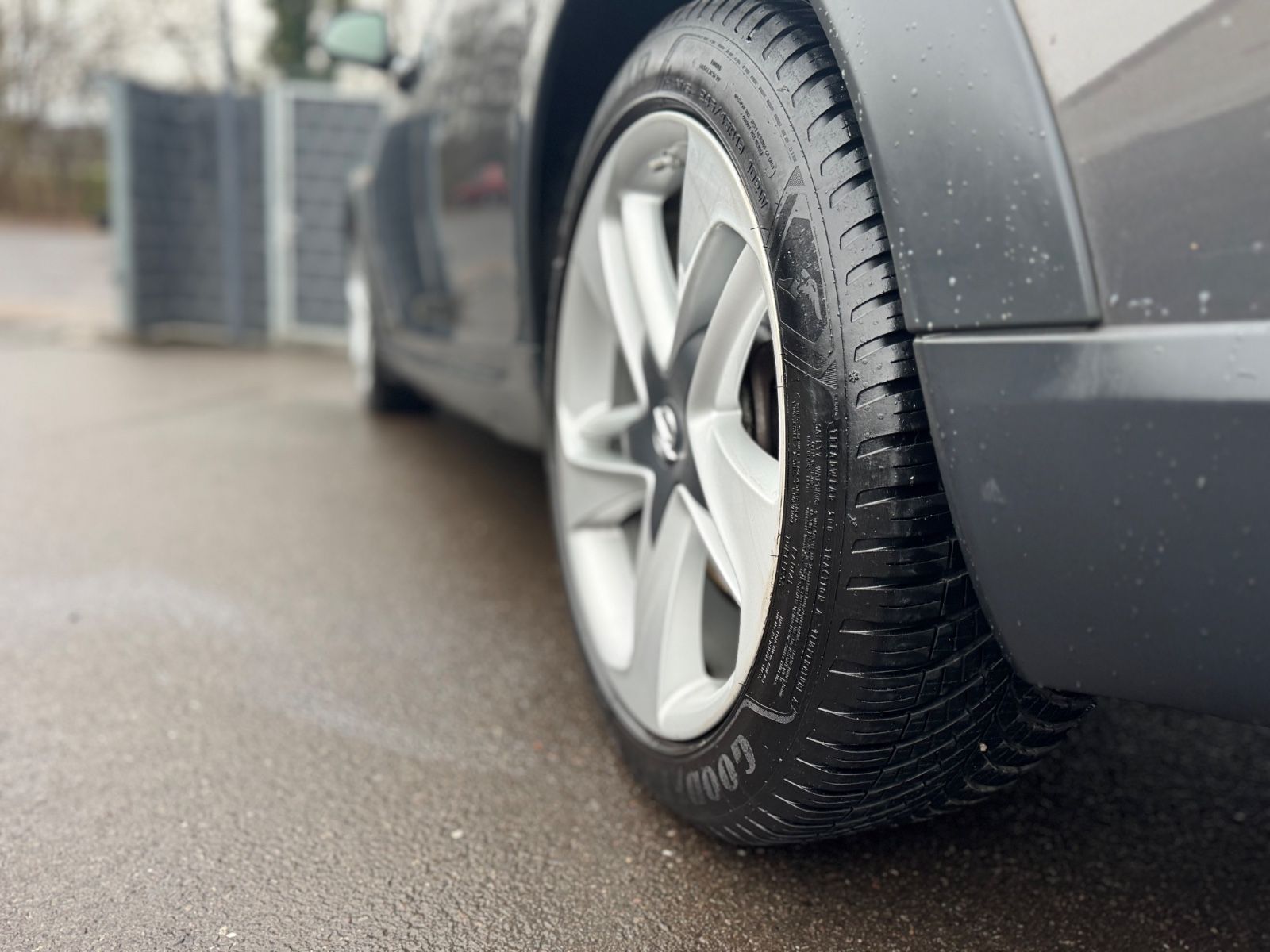 Fahrzeugabbildung Opel INSIGNIA A COUNTRY T 4x4*LEDER*NAVI*R-KAMERA*