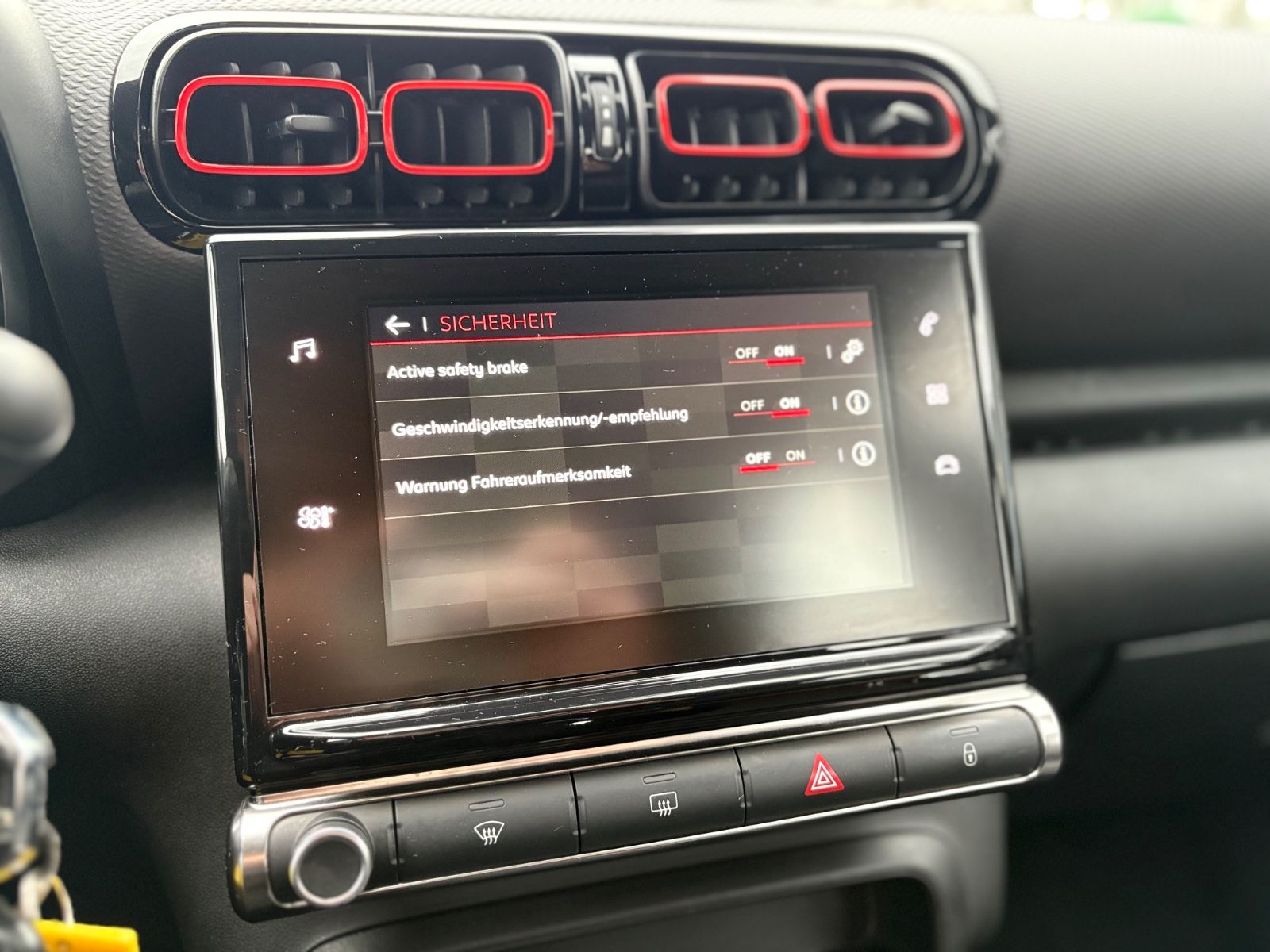 Fahrzeugabbildung Citroën C3 AIRCROSS FEEL*AUTOMATIK*PDC*SITZHEIZUNG*TOP*