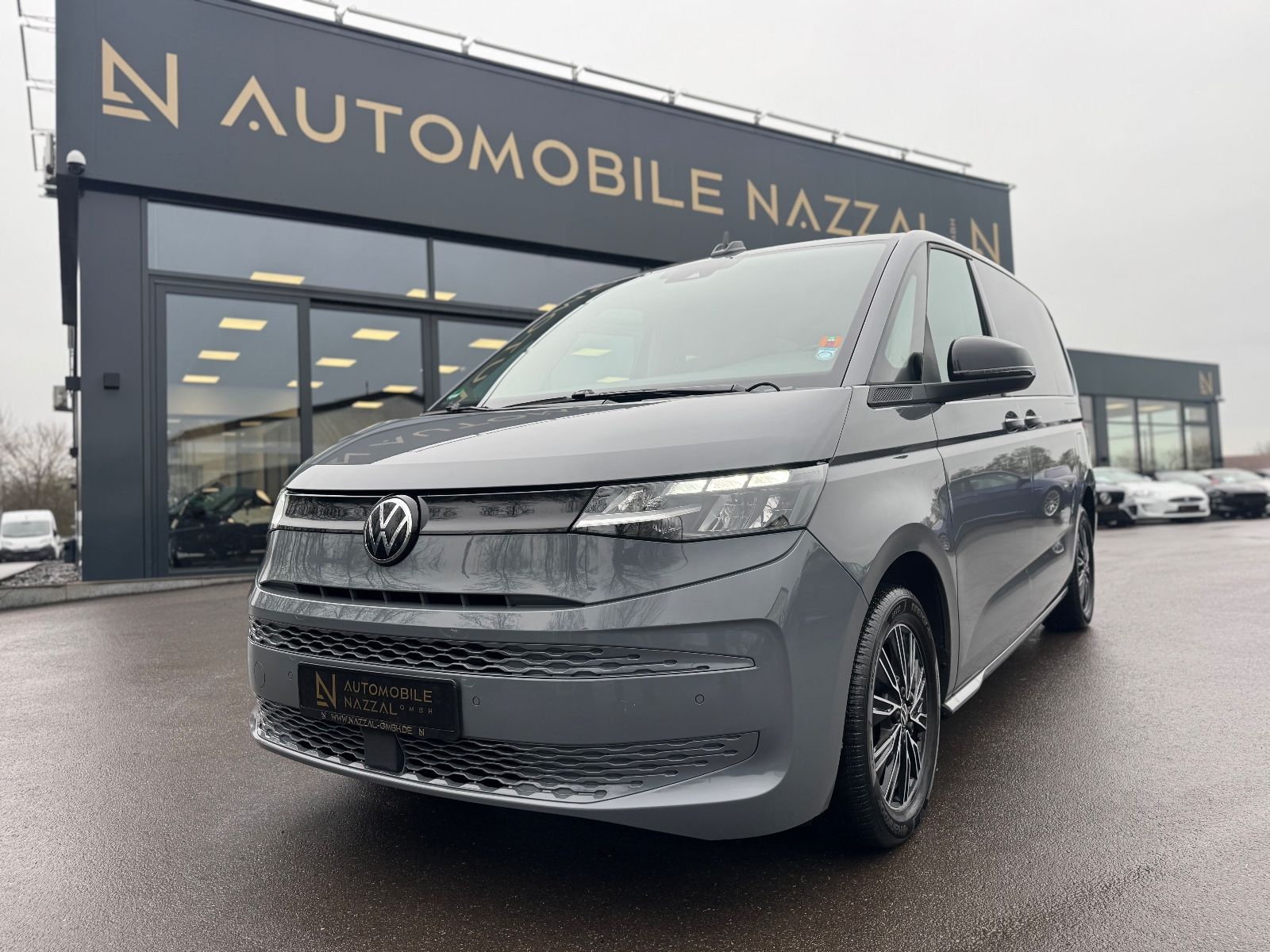 Fahrzeugabbildung Volkswagen T7 MULTIVAN*AUT*7 SITZER*LED*2.HD*KAMERA*KREIDE*