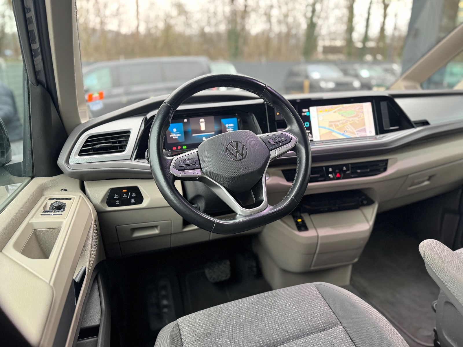 Fahrzeugabbildung Volkswagen T7 MULTIVAN*AUT*7 SITZER*LED*2.HD*KAMERA*KREIDE*