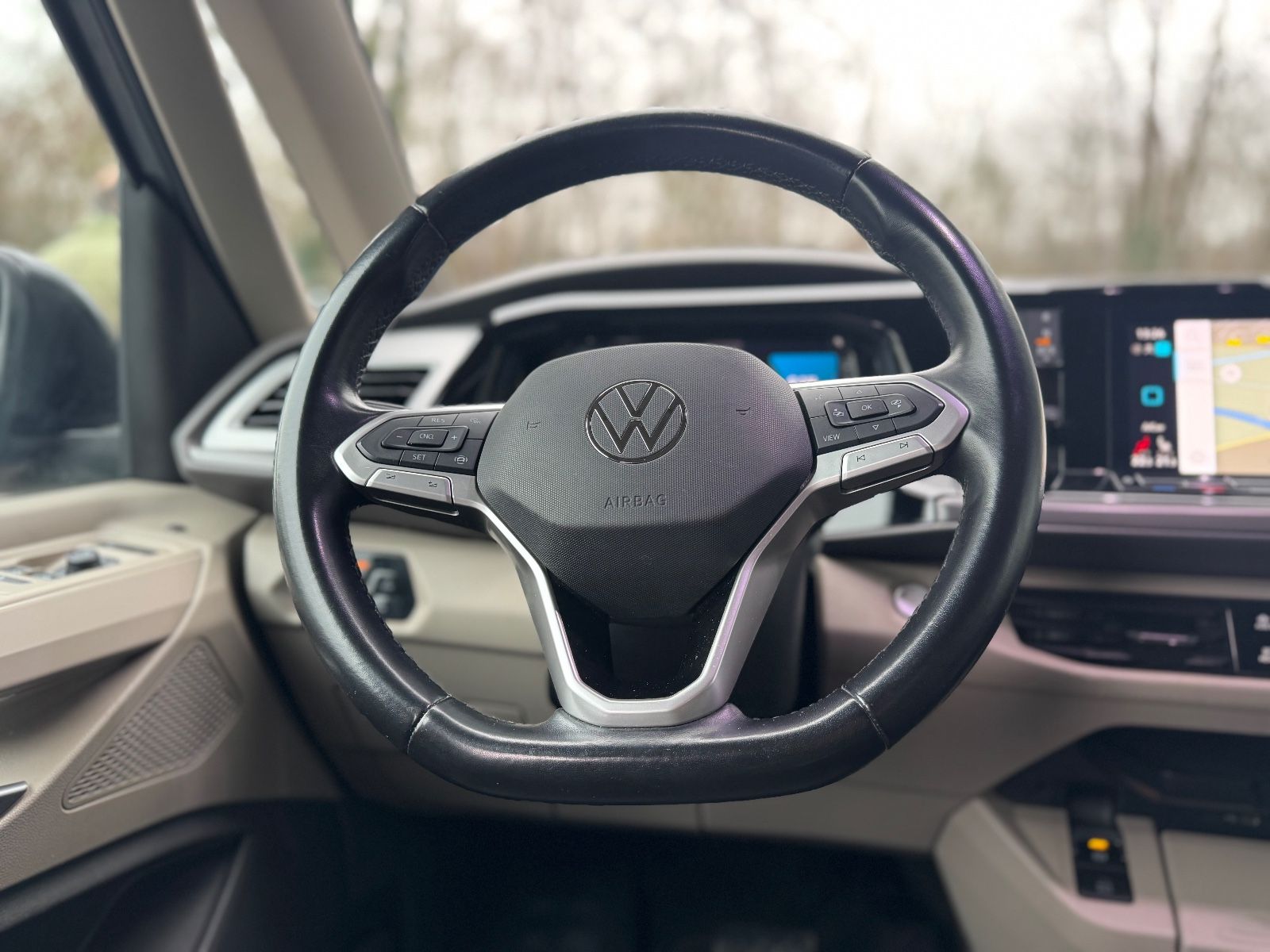 Fahrzeugabbildung Volkswagen T7 MULTIVAN*AUT*7 SITZER*LED*2.HD*KAMERA*KREIDE*