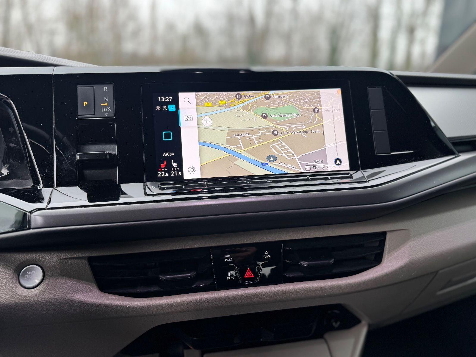 Fahrzeugabbildung Volkswagen T7 MULTIVAN*AUT*7 SITZER*LED*2.HD*KAMERA*KREIDE*