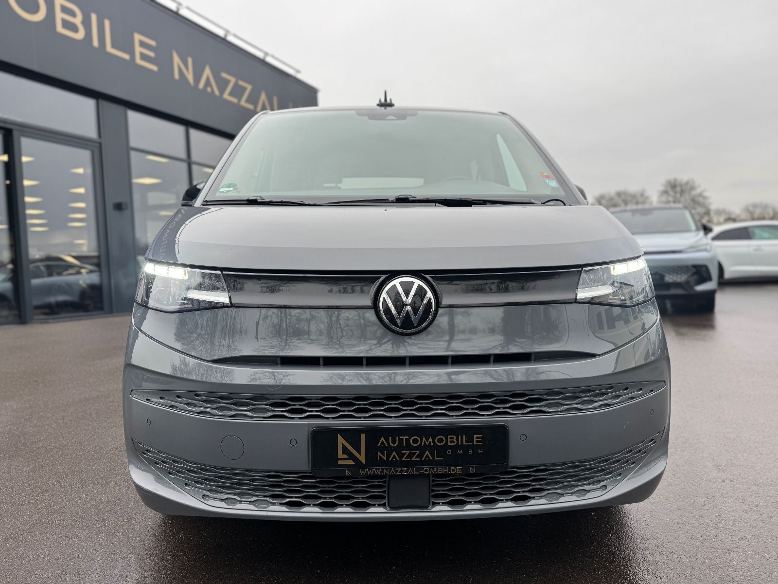 Fahrzeugabbildung Volkswagen T7 MULTIVAN*AUT*7 SITZER*LED*2.HD*KAMERA*KREIDE*