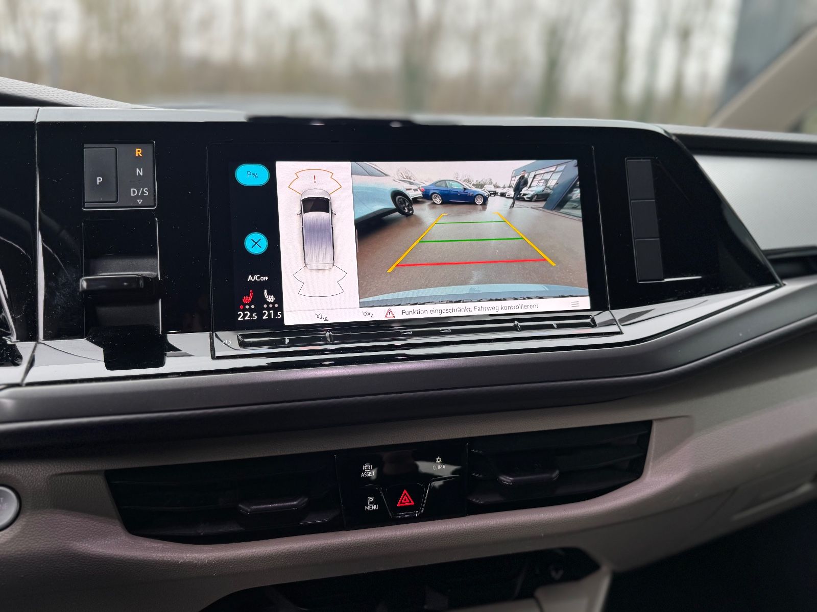 Fahrzeugabbildung Volkswagen T7 MULTIVAN*AUT*7 SITZER*LED*2.HD*KAMERA*KREIDE*