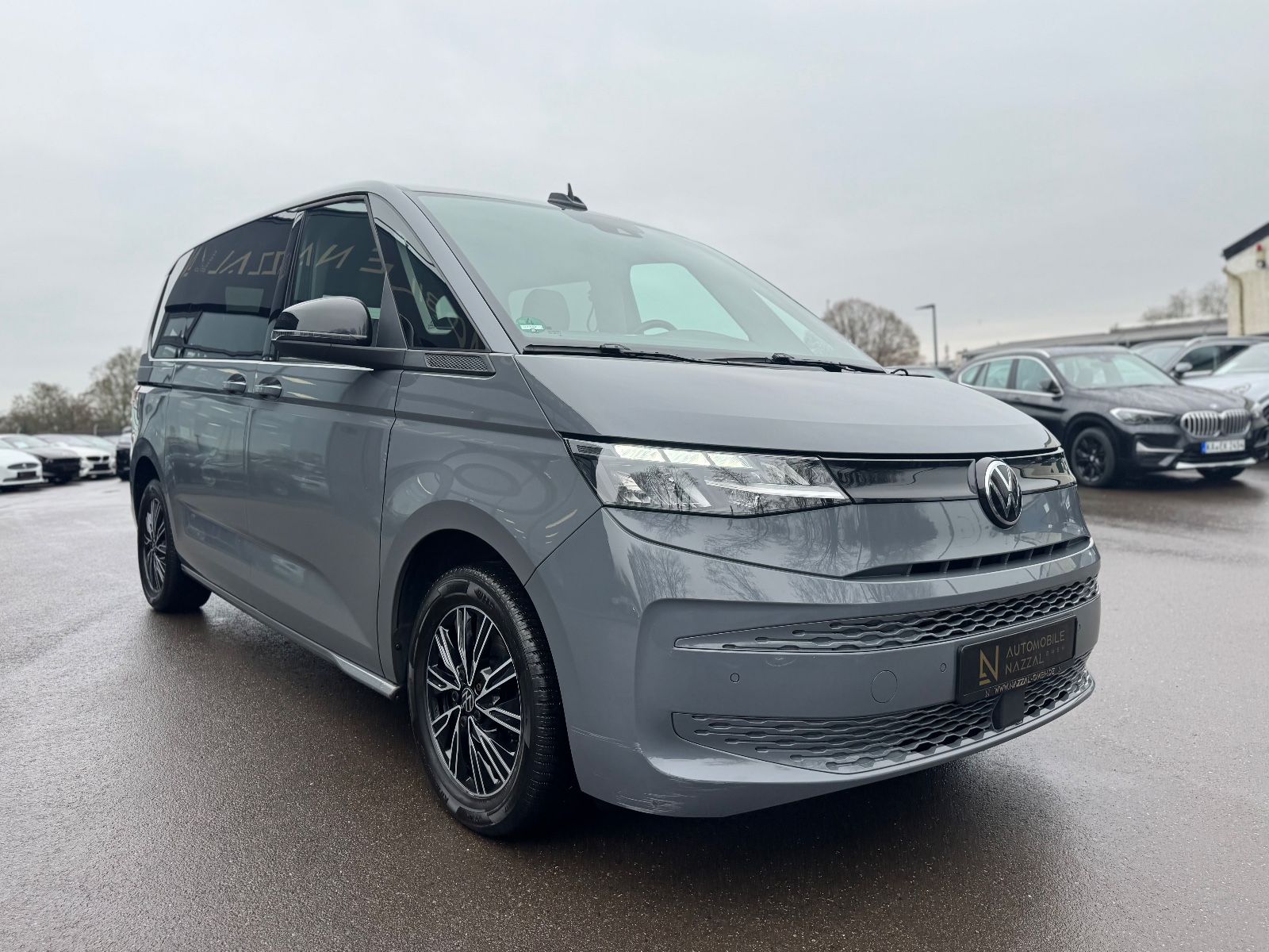 Fahrzeugabbildung Volkswagen T7 MULTIVAN*AUT*7 SITZER*LED*2.HD*KAMERA*KREIDE*
