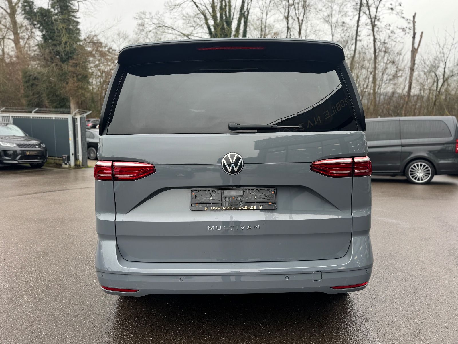 Fahrzeugabbildung Volkswagen T7 MULTIVAN*AUT*7 SITZER*LED*2.HD*KAMERA*KREIDE*