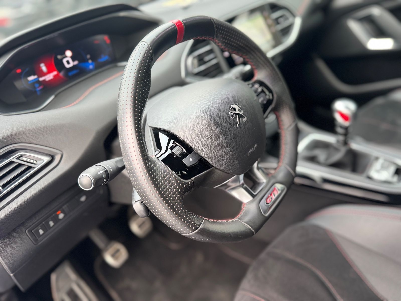 Fahrzeugabbildung Peugeot 308 GTI*VOLL-LED*NAVI*SHZ*R-KAMERA*PANORAMA*