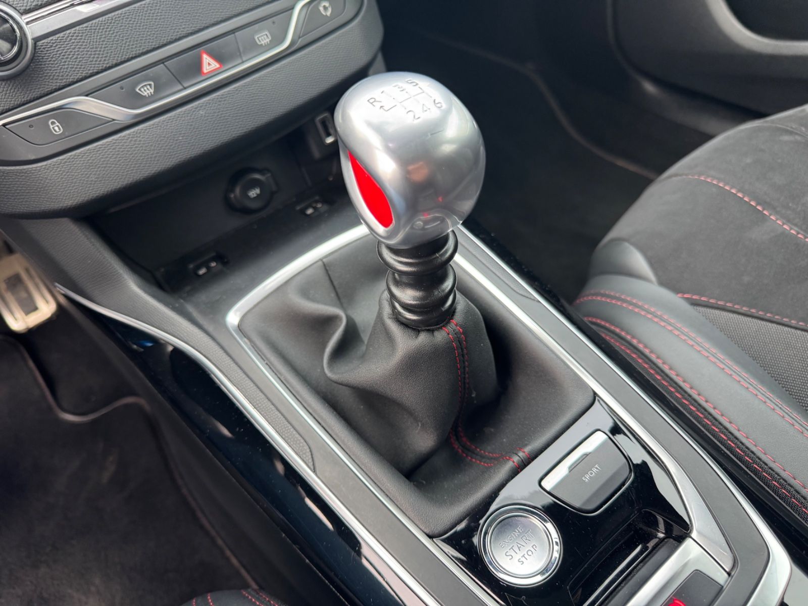 Fahrzeugabbildung Peugeot 308 GTI*VOLL-LED*NAVI*SHZ*R-KAMERA*PANORAMA*