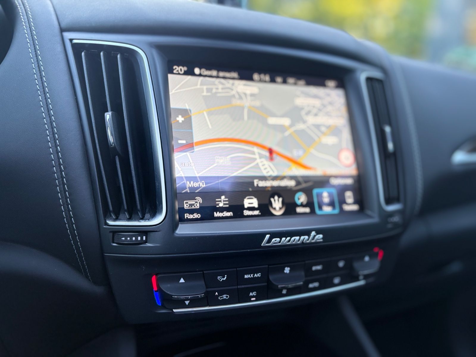 Fahrzeugabbildung Maserati LEVANTE GRANSPORT Q4 *LED*PANO*LUFT*VOLL*