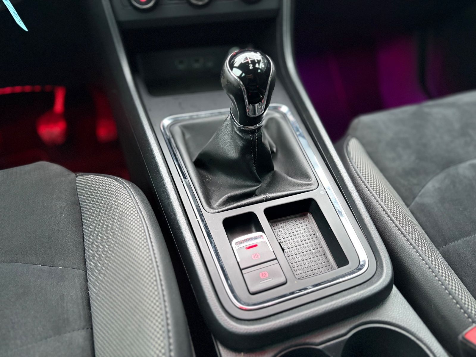 Fahrzeugabbildung SEAT ATECA STYLE *LED*NAVI*KAMERA*SITZHEIZUNG*