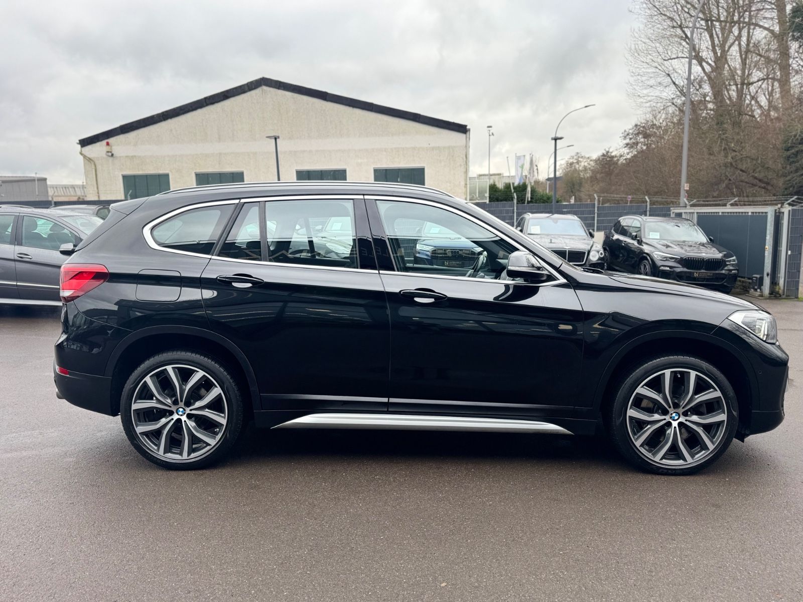 Fahrzeugabbildung BMW X1 xDrive 25 i XLINE*FACELIFT*1.HD*LED*LEDER*AUT